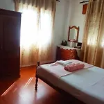 Casa Os Maias - Jardim, Terraco E Espaco 10 Pessoas *