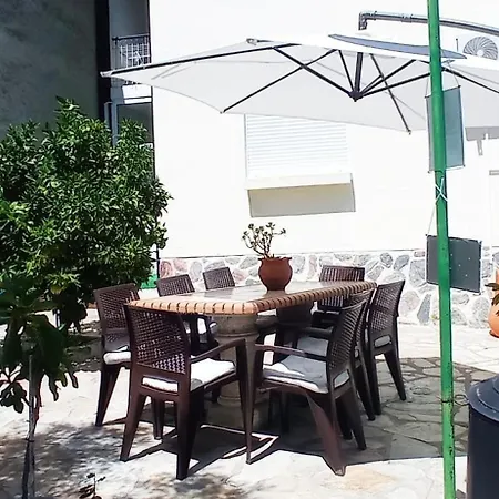 Local Os Maias Homestay *