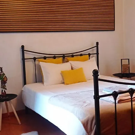 Local Os Maias Homestay *