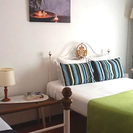 Homestay Local Os Maias