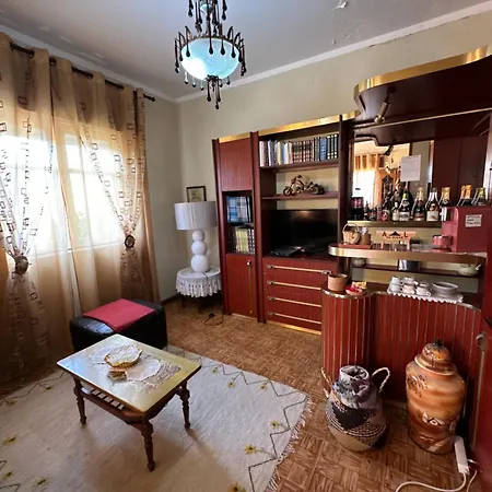 Local Os Maias Homestay *