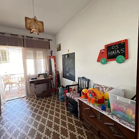 Local Os Maias Homestay *