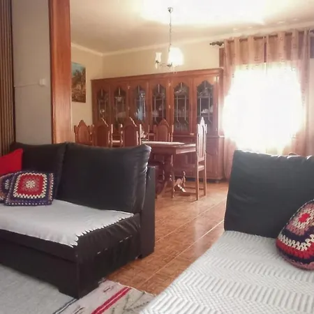 Casa Os Maias - Jardim, Terraço E Espaço 11 Pessoas Quarto em Acomodações Particulares