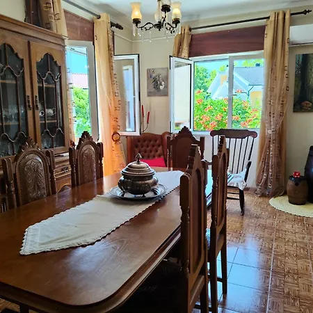 Casa Os Maias - Jardim, Terraco E Espaco 10 Pessoas