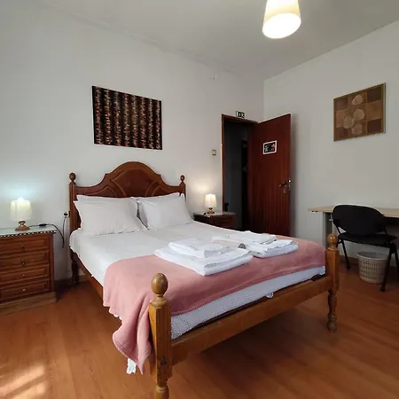 בית אירוח Casa Os Maias - Jardim, Terraco E Espaco 10 Pessoas