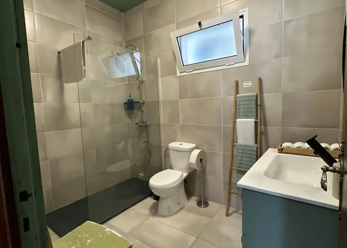 Quarto em Acomodações Particulares Casa Os Maias - Jardim, Terraço E Espaço 11 Pessoas