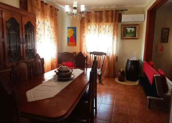 Casa Os Maias - Jardim, Terraço E Espaço 11 Pessoas Quarto em Acomodações Particulares