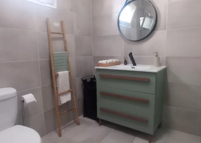 Quarto em Acomodações Particulares Casa Os Maias - Jardim, Terraço E Espaço 11 Pessoas