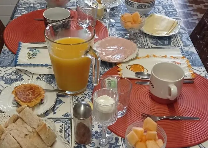 Quarto em Acomodações Particulares Casa Os Maias - Jardim, Terraço E Espaço 11 Pessoas *