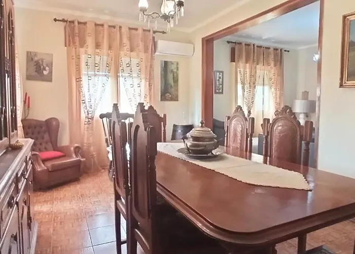 Casa Os Maias - Jardim, Terraco E Espaco 11 Pessoas ホームステイ *