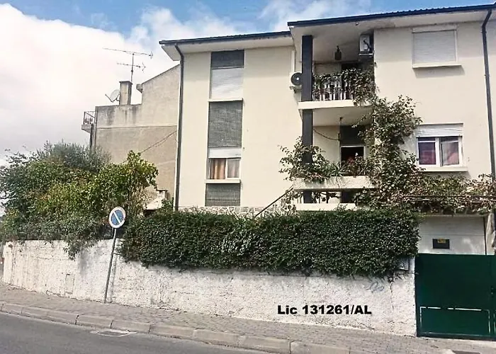 Quarto em Acomodações Particulares Casa Os Maias - Jardim, Terraço E Espaço 11 Pessoas *