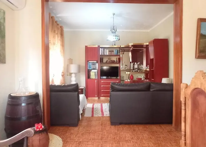 Quarto em Acomodações Particulares Casa Os Maias - Jardim, Terraço E Espaço 11 Pessoas *